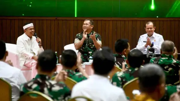 Gubernur Jabar Dedi Mulyadi saat memimpin Rakor Penanganan Persampahan serta Mitigasi Dampak Kemarau Panjang bersama TNI dan BMKG. (Sumber Foto: Humas Jabar)