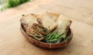 Resep Martabak Telur Daging Kecap, Ide Menu Enak dan Menarik buat Akhir Pekan (Sumber : Youtube | Devina Hermawan)