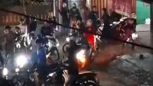 Tangkapan layar video aksi geng motor yang resahkan warga Lio, Baros, Kota Sukabumi. (Sumber: Dok Warga)
