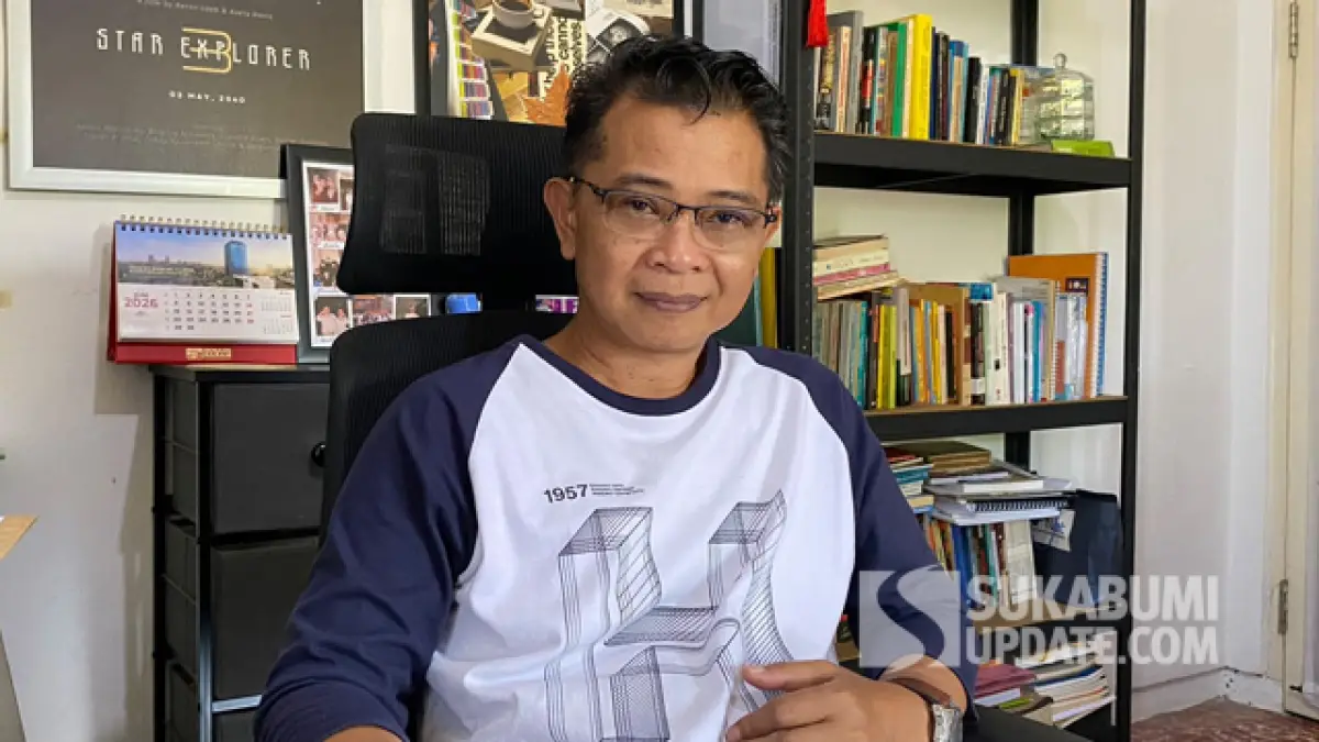 Dikdik Hardy, seorang Psikolog saat diwawancarai sukabumiupdate.com di kediamannya. pada Sabtu (5/6/2026).