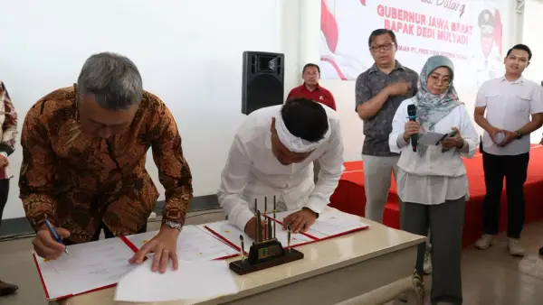 Penandatanganan kerja sama Pemprov Jabar dengan KPBU TPPAS Regional Legok Nangka. (Sumber: Humas Jabar)