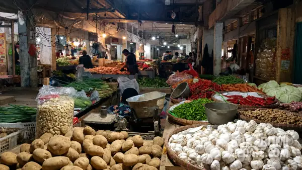 Potret suasana di Pasar Gudang, Jalan Tipar Gede, Kota Sukabumi. (Sumber: sukabumiupdate.com)