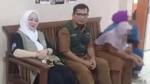 Pemda dan DPRD Kabupaten Sukabumi dampingi korban asusila ayah kandung (Sumber: dok camat)