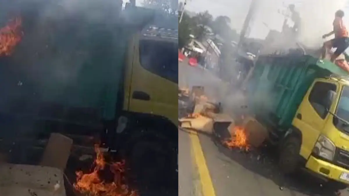 Muncul Percikan Api, Muatan Hanger dalam Truk Terbakar di Pamuruyan Cibadak