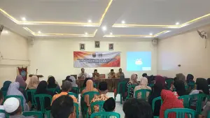 Sejumlah lansia, anak terlantar, penyandang disabilitas, dan warga kategori PPKS mengikuti kegiatan Bimbingan Sosial yang digelar Dinas Sosial Kabupaten Sukabumi di Kecamatan Bojonggenteng. (Sumber : Istimewa.)