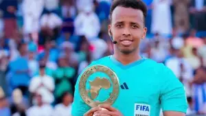 Omar Abdulkadir Artan, wasit asal Somalia, terpaksa harus pulang ke negaranya setelah gagal memimpin pertandingan Piala Dunia 2026. (Sumber: Instagram/@sydneyleroux)