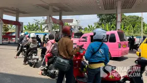 Antrian di di SPBU Jalan Siliwangi No. 30, Kecamatan Sukaraja, Kabupaten Sukabumi, Rabu (10/6/2026) | Foto : Turangga Anom