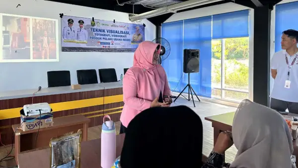 Suasana pelatihan teknik visualisasi, fotografi dan videografi pelaku usaha mikro yang digelar DKUKM Kabupaten Sukabumi, Selasa (9/6/2026). (Sumber Foto: Dok. DKUKM)