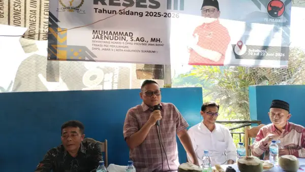 Anggota DPRD Jabar Muhammad Jaenudin didampingi Anggota DPRD Kabupaten Sukabumi Faoji saat reses di Cidolog, Rabu (11/6/2026) | Foto : Tim Adc