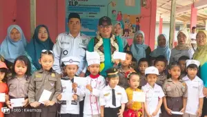 Kadinkes Kabupaten Sukabumi Masykur Alawi, menjelaskan uji coba aplikasi Sistem Informasi Posyandu Terintegrasi (Si Pasti). (Sumber Foto: Dok. Dinkes)