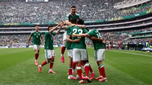 Selebrasi para pemain Mexico saat berhasil unggul atas Afrika Selatan (Sumber: web/espn.com)