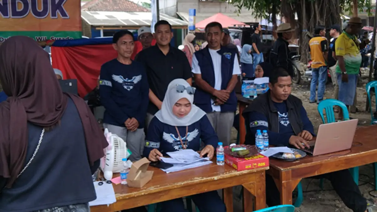 Layanan Adminduk Disdukcapil Diserbu Warga di Syukuran Hari Nelayan Ujunggenteng ke-60