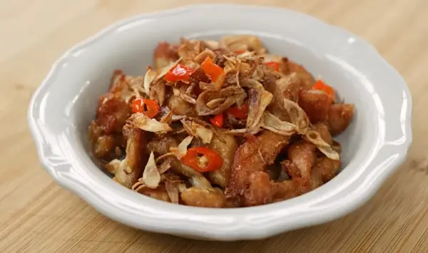 Resep Ayam Goreng Bawang Merah, Hidangan Wangi dan Lembut untuk Menu Akhir Pekan (Sumber : Youtube | Devina Hermawan)