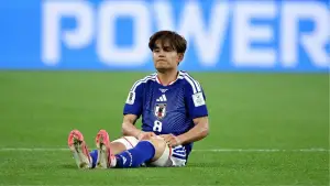 Takefusa Kubo mengalami cedera setelah berduel dengan Dumfries (Sumber: web/en.as.com)