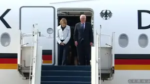 Presiden Republik Federal Jerman Frank-Walter Steinmeier dan ibu Negara saat tiba di Bandara Halim Perdanakusuh, Seni (15/6/2026) pagi ini | Foto : Sekretariat Presiden