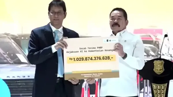 Simbolis penyerahan dari Kejadung ke Menteri Keuangan di Kantor Badan Pemulihan Aset (BPA), Senin (15/6/2026) | Foto : Youtube Garuda TV