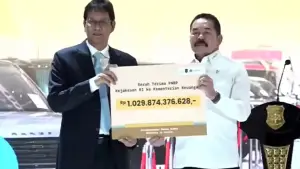 Simbolis penyerahan dari Kejadung ke Menteri Keuangan di Kantor Badan Pemulihan Aset (BPA), Senin (15/6/2026) | Foto : Youtube Garuda TV