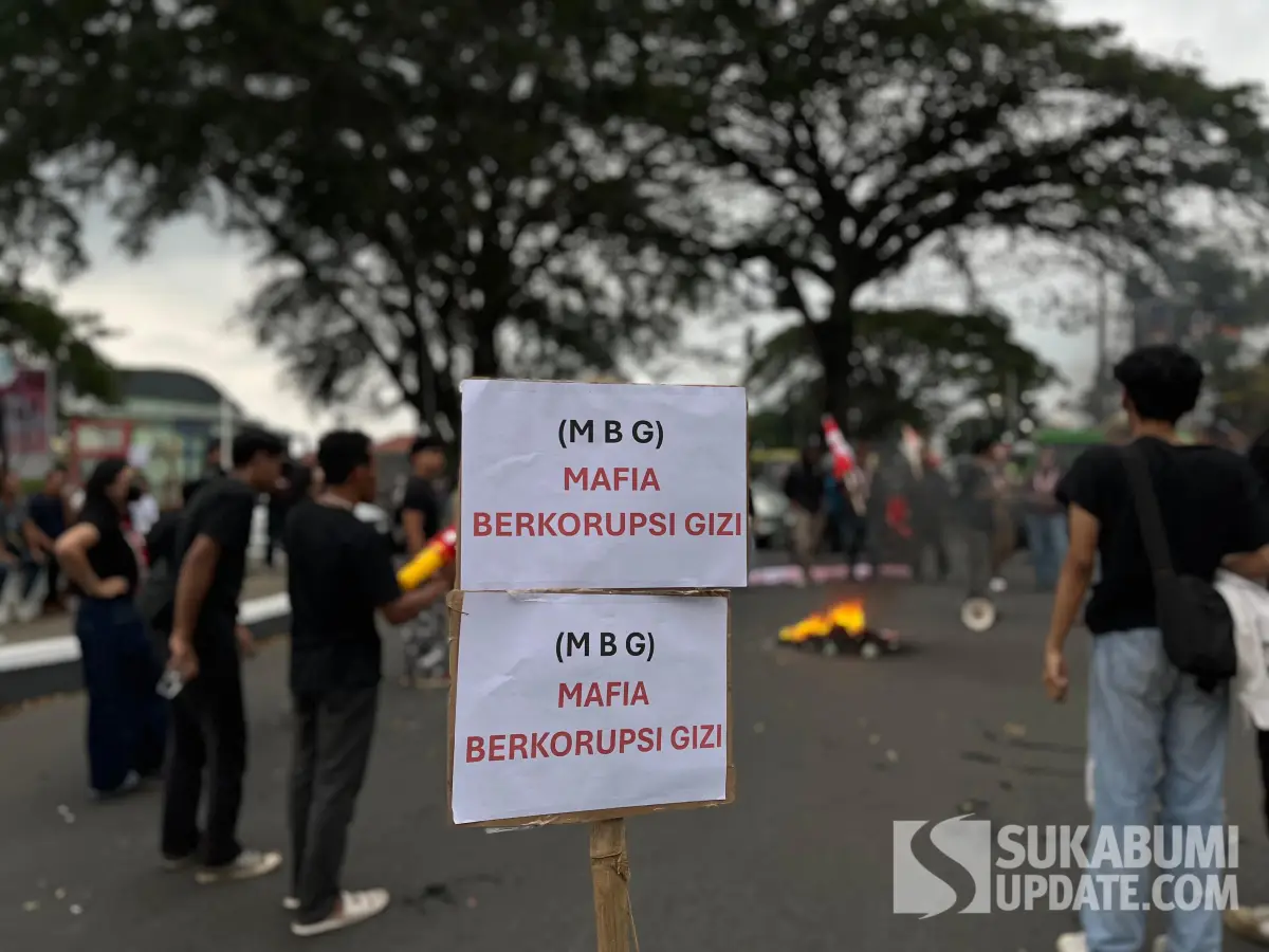 Bakar Ban di Tugu Adipura, 9 Tuntutan GMNI Sukabumi: Evaluasi MBG dan Harga BBM