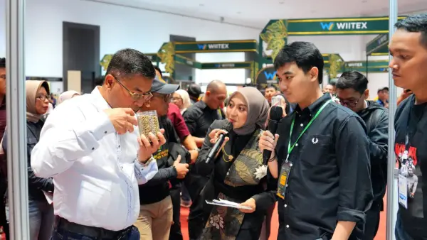 Wagub Jabar, erwan Setiadi dalam acara penutupan WIITEX 2026 di Exhibition Hall Summarecon Mall Bandung, Minggu (14/6/2026). (Sumber: Humas Jabar)