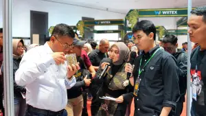 Wagub Jabar, erwan Setiadi dalam acara penutupan WIITEX 2026 di Exhibition Hall Summarecon Mall Bandung, Minggu (14/6/2026). (Sumber: Humas Jabar)