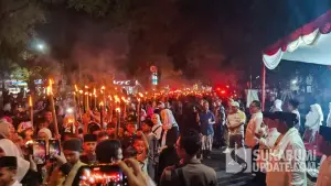 Semarak Pawai Obor 1 Muharam di Kabupaten Sukabumi. Senin (15/6/2026). (Sumber: SU/Ilyas Supendi)