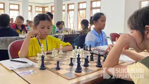 Momen pecatur cilik saat mengikuti Kejurda Catur Jabar 2026 di Kota Sukabumi, Selasa (16/6/2026). (Sumber Foto: SU/Asep Awaludin)