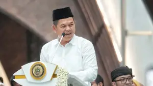 Gubernur Jabar Dedi Mulyadi dalam acara "Peringatan Hari Besar Islam Muharram 1448 Hijriyah" di Masjid Raya Al-Jabbar. (Sumber Foto: Humas Jabar)