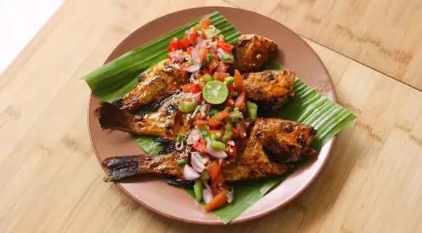 Resep Ikan Panggang Madu Sambal Dabu-Dabu, Rasa Gurih Manis yang Menggoda (Sumber : Youtube | Devina Hermawan)