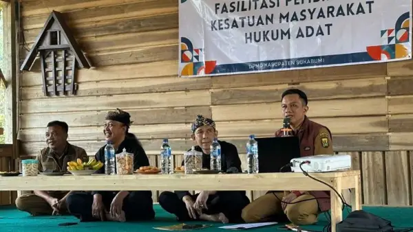 DPMD Kabupaten Sukabumi menggelar kegiatan Fasilitasi Pembinaan Kesatuan Masyarakat Hukum Adat di Kasepuhan Sinar Resmi Cisolok. (Sumber Foto: Istimewa)
