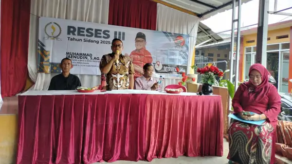 Anggota DPRD Provinsi Jawa Barat, Muhammad Jaeudin, saat Reses III Tahun Sidang 2025–2026 di Desa Babakanjaya, Kecamatan Parungkuda, Kabupaten Sukabumi, Jumat (12/6/2026) | Foto : Tim adc