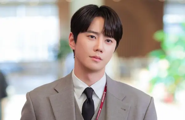 Lee Jun Young Umumkan Tanggal Wajib Militer di Tengah Kesuksesan Reborn Rookie (Sumber : X/@soompi)