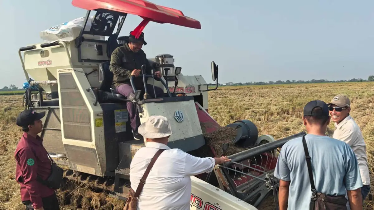 BP Mektan Jabar Latih Calon Operator Mesin Panen Combine Harvester Bantuan Kementan di Bekasi