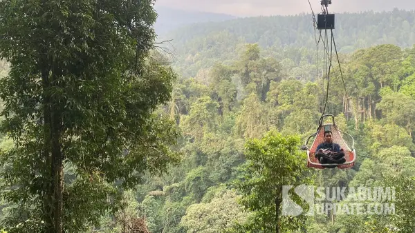 Wahana keranjang sultan langit di Situ Gunung Sukabumi (Sumber: sukabumiupdate)