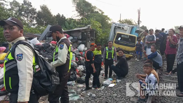 Truk Box tertabrak KA Pangrango di perlintasan alternatif Nagrak, Kabupaten Sukabumi | Foto : Sukabumiupdate