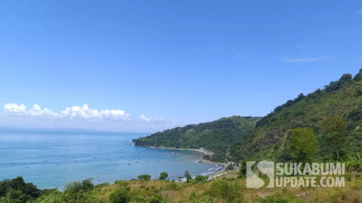 Singgah di Puncak Habibie, Panorama Pantai Cikembang Sukabumi dari Warung Pinggir Jalan