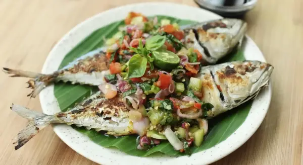 Resep Ikan Kembung Bakar Sambal Colo-Colo, Menu Pedas Gurih untuk Teman Akhir Pekan (Sumber : Youtube | Devina Hermawan)