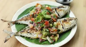 Resep Ikan Kembung Bakar Sambal Colo-Colo, Menu Pedas Gurih untuk Teman Akhir Pekan (Sumber : Youtube | Devina Hermawan)