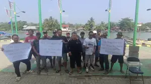 Aksi nelayan Palangpang di Kampung Nelayan Merah Putih (Sumber : Dok warga)