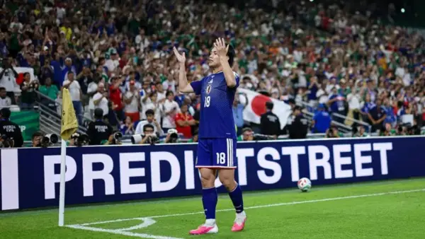Selebrasi Ayase Ueda setelah berhasil mencetak gol ke gawang Tunisia di Piala Dunia 2026 (Sumber: web/bbc.com)