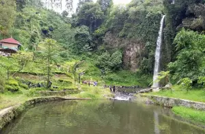 Curug Bugbrug adalah salah satu air terjun eksotis yang ada di kawasan sesar Lembang, Bandung Barat (Sumber : Gmaps/msr flora)