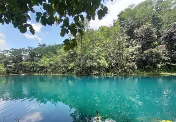 Telaga Biru Nila salah satu danau eksotis yang ada di kaki Gunung Ciremai (Sumber : Gmaps/Dede Destriyani)