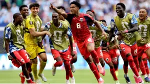 Selebrasi Kevin Pina setelah berhasl melalui sepakan keras dari luar kotak penalti ke gawang Uruguay (Sumber: web/espn.com)
