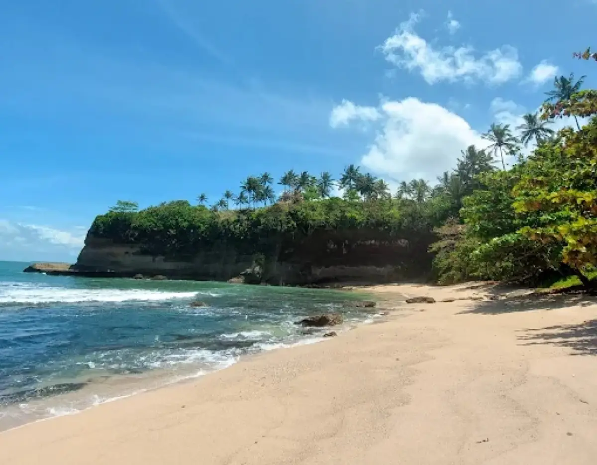 Pantai Sodong Paduan Keindahan Pantai dan Tebing Batu Eksotis Selatan Sukabumi