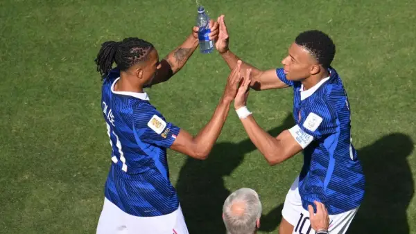Aksi Michel Olise dan Kylian Mbappe saat mempekuat Prancis di Piala Dunia 2026 (Sumber: web/en.as.com)