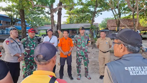 Tim SAR pencarian Tobi Efendi di Pantai Cibuaya, Desa Pangumbahan, Kecamatan Ciracap, Kabupaten Sukabumi. (Sumber Foto: Istimewa)