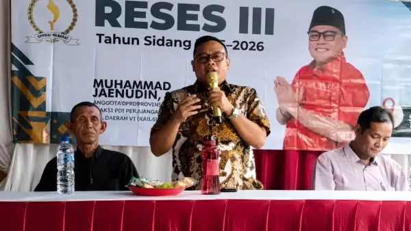 Anggota DPRD Jabar Muhammad Jaenudin saat Reses III Tahun Sidang 2025–2026 yang digelar di Desa Babakanjaya pada Jumat (12/6/2026) | Foto : Tim Adc/restorasi by chatgpt