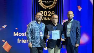 Kepala Dinas Pariwisata dan Kebudayaan Provinsi Jawa Barat Iendra Sofyan (tengah) dalam event Halal In Travel - Global Summit 2026 di Singapura, Kamis (18/6/2026). (Sumber : Humas Jabar).