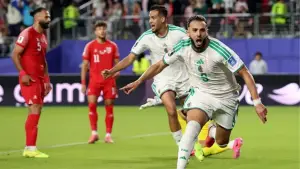 Selebrasi Amine Gouiri setelah berhasil mencetak gol untuk Aljazair saat mengahdapi Yordania. (Sumber: web/bbc.com)