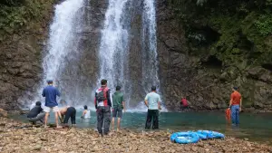 Proses pencarian korban tenggelam di Curug Tiga Perkebunan Jayanegara Kabandungan Kabupaten Sukabumi (Sumber: P2BK)