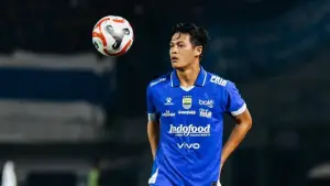 Aksi Alfeandra Dewangga saat membela Persib Bandung di Super League. (Sumber: Instagram/@alfeandradewangga)